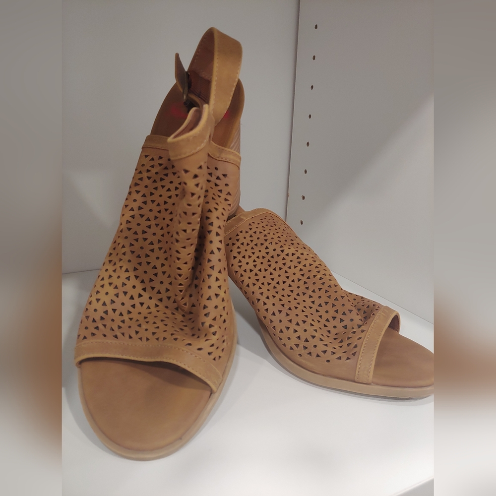 Jellypop Naomi Brown Slingback Chunky Heel Womens Open Toe Sandals: Size 11M
